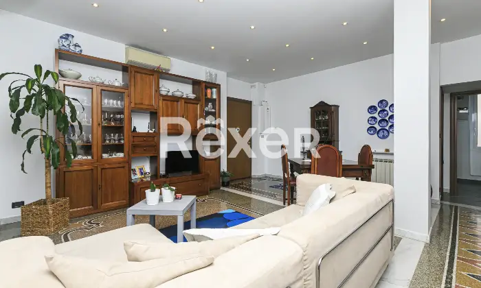 Rexer-Genova-Vendesi-appartamento-di-ampie-dimensioni-Altro