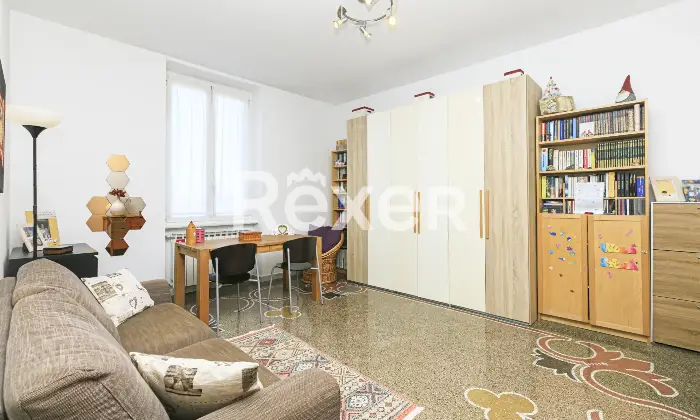 Rexer-Genova-Vendesi-appartamento-di-ampie-dimensioni-Altro