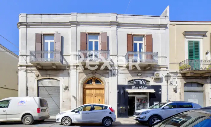 Rexer-Andria-Palazzo-di-Prestigio-Angolare-con-Spazi-Unici-nel-Cuore-di-Andria-Facciata