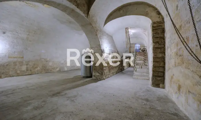 Rexer-Andria-Palazzo-di-Prestigio-Angolare-con-Spazi-Unici-nel-Cuore-di-Andria-Deposito