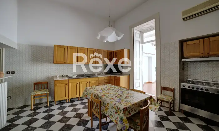 Rexer-Andria-Palazzo-di-Prestigio-Angolare-con-Spazi-Unici-nel-Cuore-di-Andria-Cucina