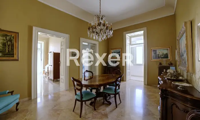 Rexer-Andria-Palazzo-di-Prestigio-Angolare-con-Spazi-Unici-nel-Cuore-di-Andria-Camera