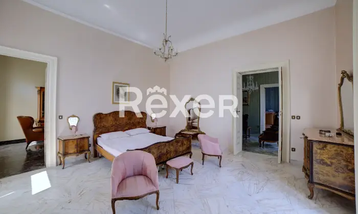 Rexer-Andria-Palazzo-di-Prestigio-Angolare-con-Spazi-Unici-nel-Cuore-di-Andria-Camera