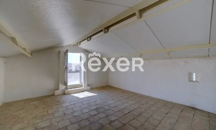 Rexer-Andria-Palazzo-di-Prestigio-Angolare-con-Spazi-Unici-nel-Cuore-di-Andria-Magazzino