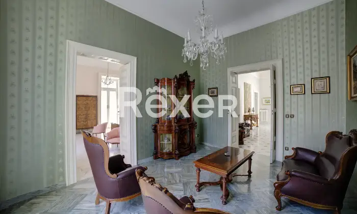 Rexer-Andria-Palazzo-di-Prestigio-Angolare-con-Spazi-Unici-nel-Cuore-di-Andria-Camera