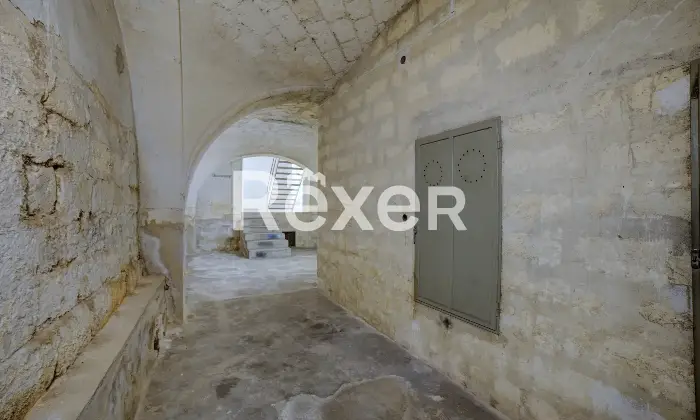 Rexer-Andria-Palazzo-di-Prestigio-Angolare-con-Spazi-Unici-nel-Cuore-di-Andria-Deposito