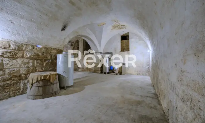 Rexer-Andria-Palazzo-di-Prestigio-Angolare-con-Spazi-Unici-nel-Cuore-di-Andria-Deposito