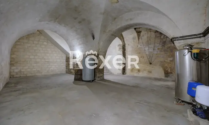 Rexer-Andria-Palazzo-di-Prestigio-Angolare-con-Spazi-Unici-nel-Cuore-di-Andria-Deposito