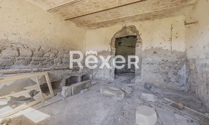 Rexer-Viterbo-Casolare-del-a-pochi-Km-dal-centro-di-Viterbo-con-ampio-terreno-di-propriet-Altro