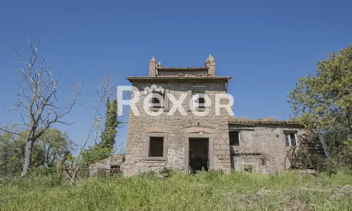 Rexer-Viterbo-Casolare-del-a-pochi-Km-dal-centro-di-Viterbo-con-ampio-terreno-di-propriet-Altro