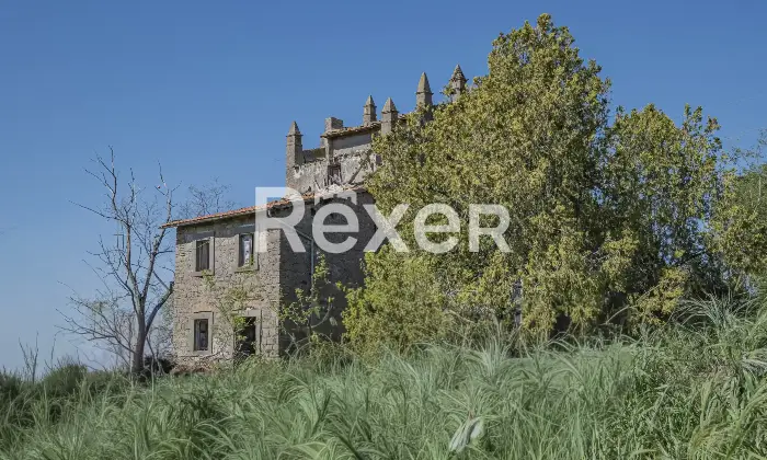 Rexer-Viterbo-Casolare-del-a-pochi-Km-dal-centro-di-Viterbo-con-ampio-terreno-di-propriet-Altro