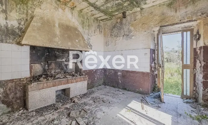 Rexer-Viterbo-Casolare-del-a-pochi-Km-dal-centro-di-Viterbo-con-ampio-terreno-di-propriet-Altro