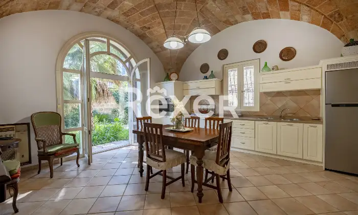 Rexer-Mesagne-Villa-in-centro-storico-con-terrazza-panoramica-e-garage-Altro