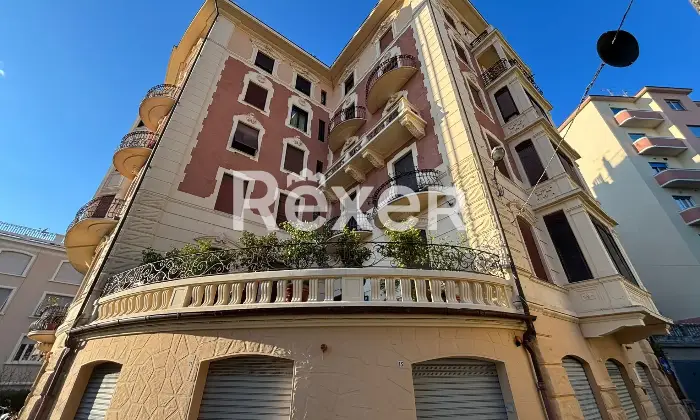 Rexer-Savona-Panoramico-immobile-signorile-con-garage-Altro