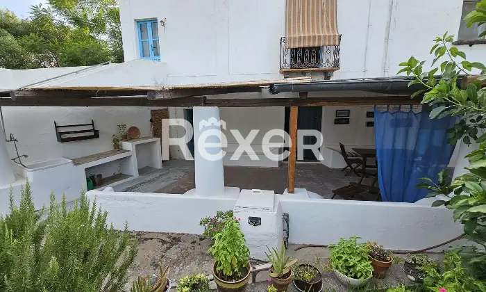 Rexer-Stromboli-Casa-eoliana-a-Scari-Stromboli-Tramonto-mare-e-vita-di-paese-in-un-unico-luogo-magico-Altro