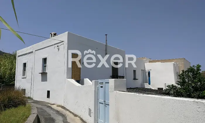 Rexer-Stromboli-Casa-eoliana-a-Scari-Stromboli-Tramonto-mare-e-vita-di-paese-in-un-unico-luogo-magico-Altro