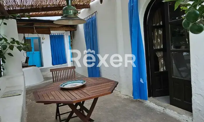 Rexer-Stromboli-Casa-eoliana-a-Scari-Stromboli-Tramonto-mare-e-vita-di-paese-in-un-unico-luogo-magico-Altro