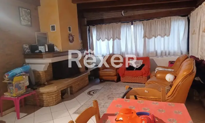 Rexer-Reggio-Emilia-Appartamento-con-ampio-terrazzo-verandato-cortile-e-garage-Altro