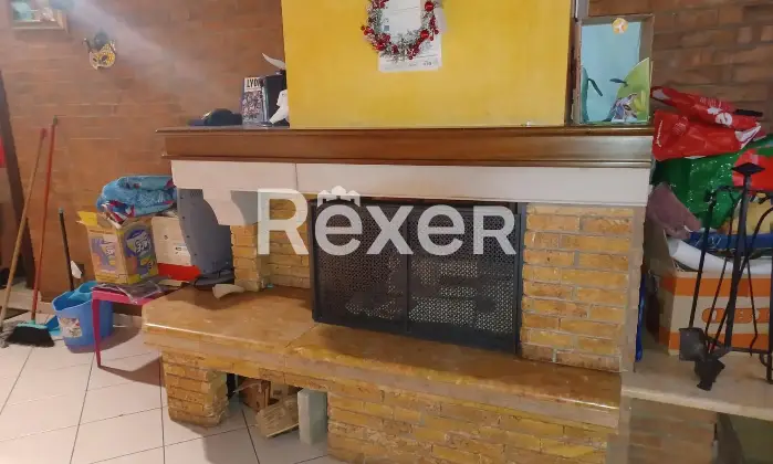 Rexer-Reggio-Emilia-Appartamento-con-ampio-terrazzo-verandato-cortile-e-garage-Altro