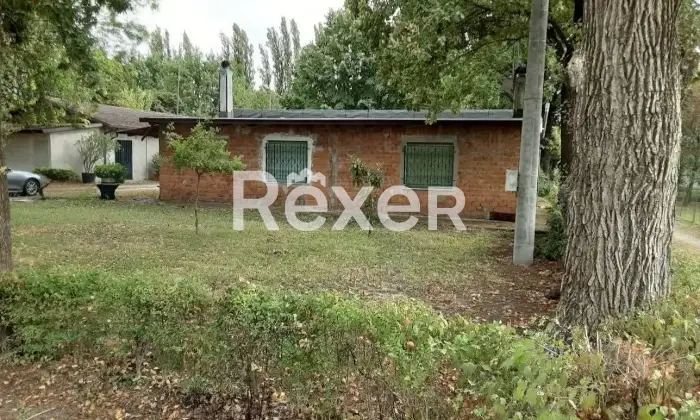 Rexer-Carpi-Hai-un-sogno-Casa-di-campagna-con-deposito-Giardino