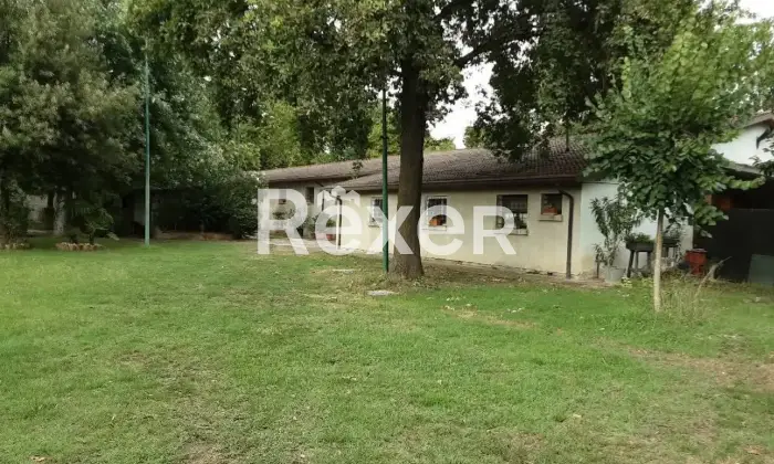 Rexer-Carpi-Hai-un-sogno-Casa-di-campagna-con-deposito-Giardino