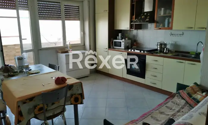 Rexer-Ardea-Appartamento-camere-grande-cucinatinello-e-terrazzo-con-vista-mare-Cucina