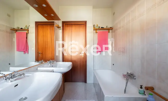 Rexer-Ornago-Ornago-Villa-bifamiliare-mq-con-taverna-box-auto-e-giardino-Altro