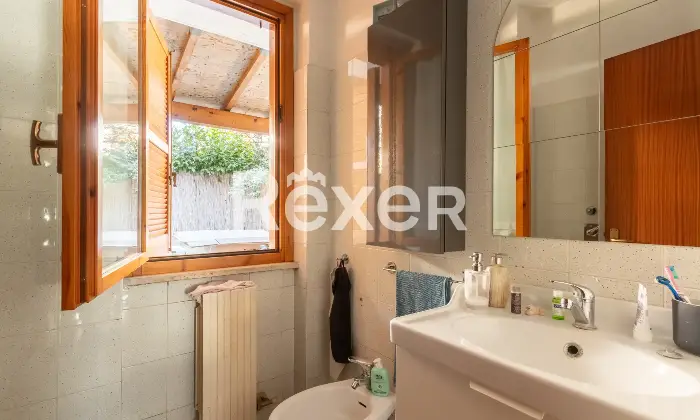 Rexer-Ornago-Ornago-Villa-bifamiliare-mq-con-taverna-box-auto-e-giardino-Altro