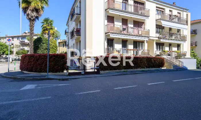 Rexer-Padova-Appartamento-ultimo-piano-classe-energetica-B-con-due-camere-Poggiolo-avvolgente-e-garage-Altro