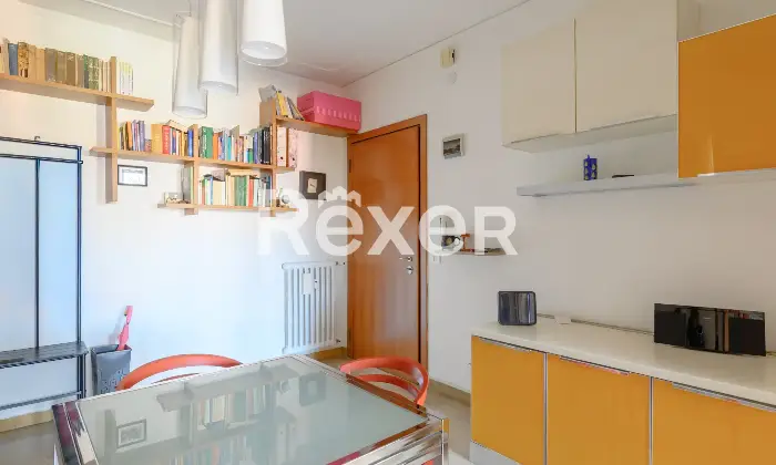 Rexer-Padova-Appartamento-ultimo-piano-classe-energetica-B-con-due-camere-Poggiolo-avvolgente-e-garage-Altro