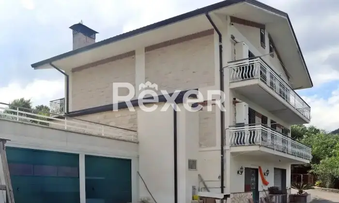 Rexer-Aiello-del-Sabato-Appartamento-al-piano-terra-di-una-villa-Altro