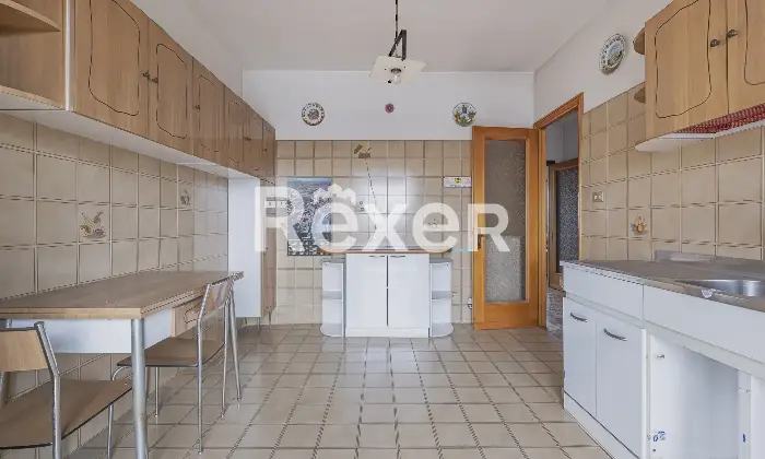 Rexer-Roma-Appartamento-ultimo-piano-di-ampia-metratura-con-terrazzi-Altro