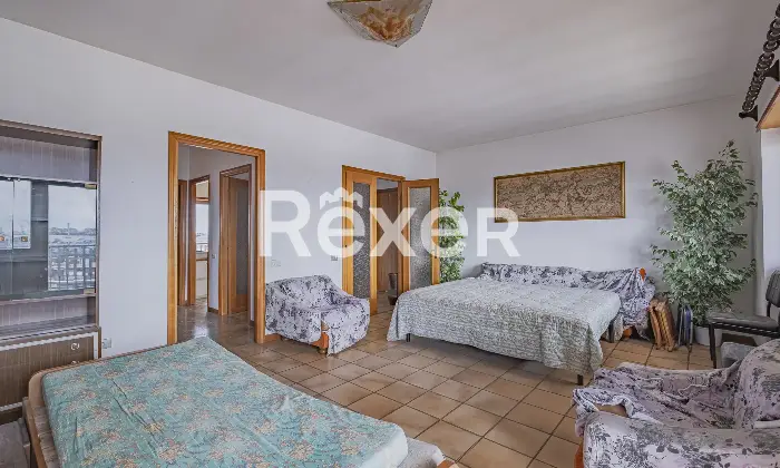 Rexer-Roma-Appartamento-ultimo-piano-di-ampia-metratura-con-terrazzi-Altro