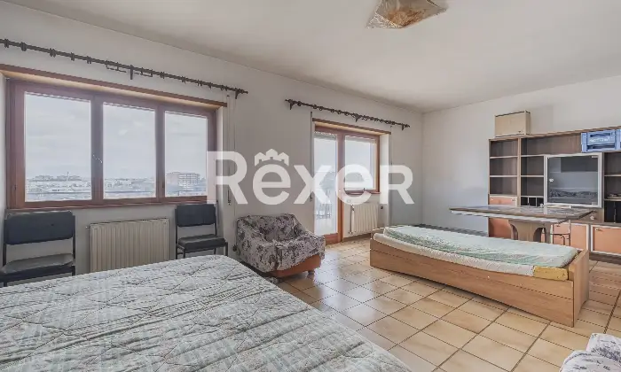 Rexer-Roma-Appartamento-ultimo-piano-di-ampia-metratura-con-terrazzi-Altro