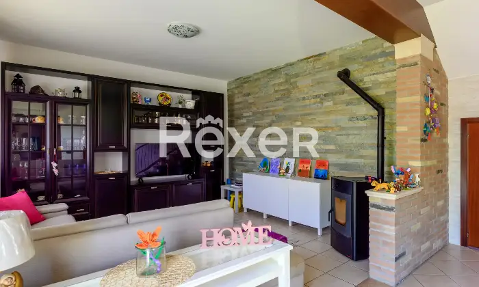Rexer-Cervarese-Santa-Croce-Soluzione-indipendente-con-giardino-e-box-auto-Altro