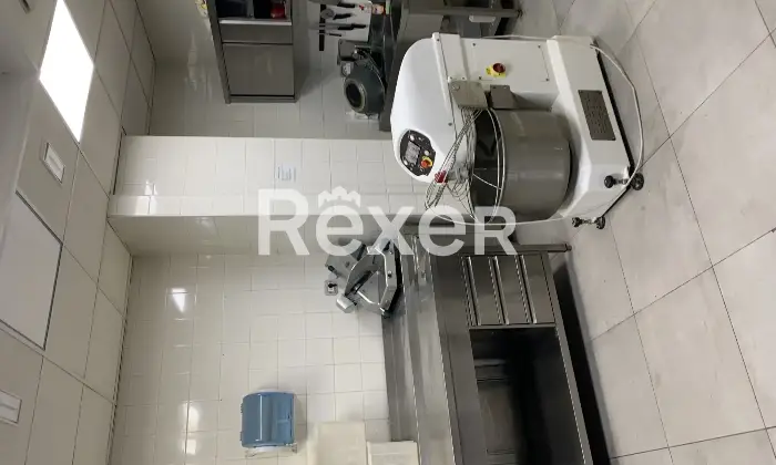 Rexer-Roma-locale-commerciale-zona-eur-laurentina-Bagno