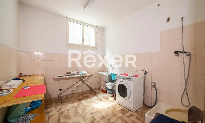 Rexer-Vimodrone-Villa-con-ampio-giardino-e-spazi-su-pi-livelli-Altro