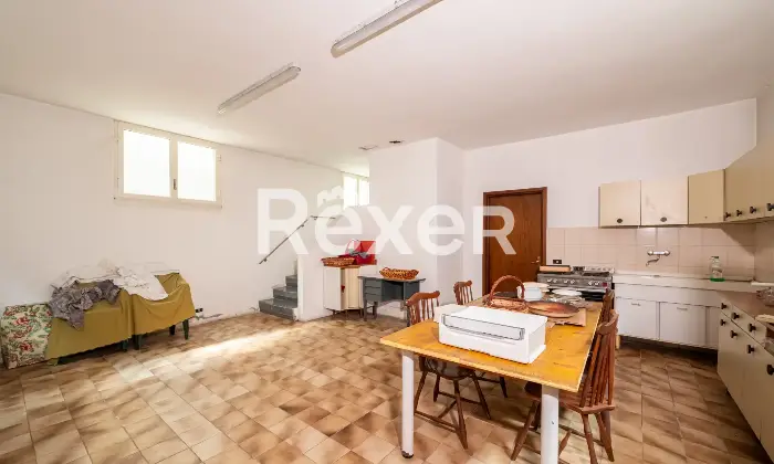Rexer-Vimodrone-Villa-con-ampio-giardino-e-spazi-su-pi-livelli-Altro
