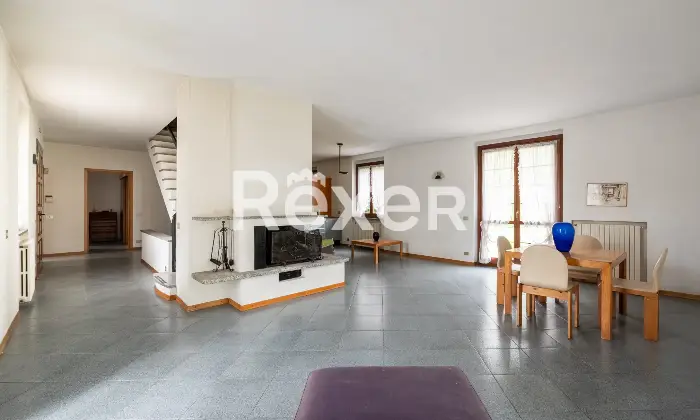 Rexer-Vimodrone-Villa-con-ampio-giardino-e-spazi-su-pi-livelli-Altro