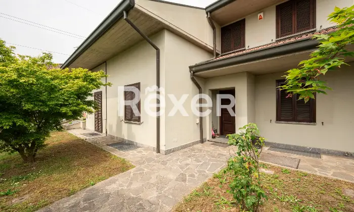 Rexer-Vimodrone-Villa-con-ampio-giardino-e-spazi-su-pi-livelli-Altro