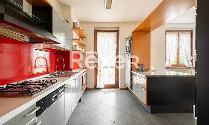 Rexer-Vimodrone-Villa-con-ampio-giardino-e-spazi-su-pi-livelli-Altro