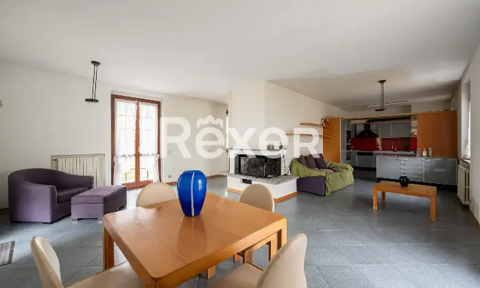 Rexer-Vimodrone-Villa-con-ampio-giardino-e-spazi-su-pi-livelli-Altro
