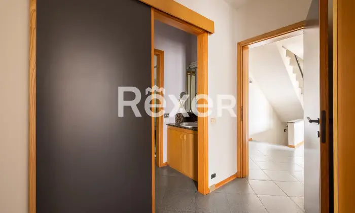 Rexer-Vimodrone-Villa-con-ampio-giardino-e-spazi-su-pi-livelli-Altro