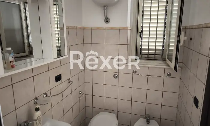 Rexer-Raffadali-VENDESI-UN-INTERO-STABILE-A-RAFFADALI-CON-DOPPIA-ENTRATA-Bagno