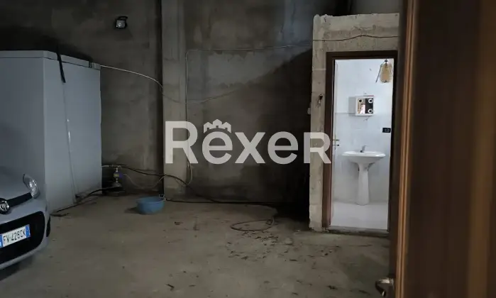 Rexer-Raffadali-VENDESI-UN-INTERO-STABILE-A-RAFFADALI-CON-DOPPIA-ENTRATA-Bagno