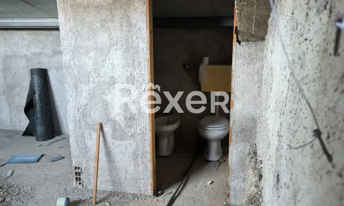 Rexer-Raffadali-VENDESI-UN-INTERO-STABILE-A-RAFFADALI-CON-DOPPIA-ENTRATA-Bagno
