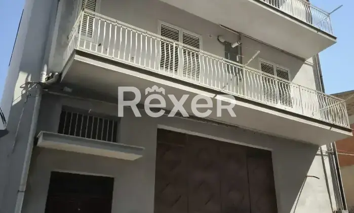 Rexer-Raffadali-VENDESI-UN-INTERO-STABILE-A-RAFFADALI-CON-DOPPIA-ENTRATA-Vista