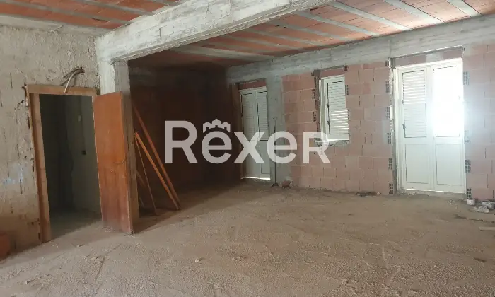 Rexer-Raffadali-VENDESI-UN-INTERO-STABILE-A-RAFFADALI-CON-DOPPIA-ENTRATA-Altro