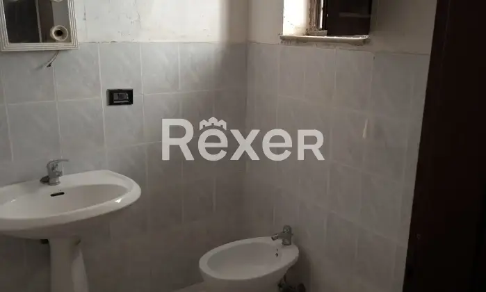 Rexer-Raffadali-VENDESI-UN-INTERO-STABILE-A-RAFFADALI-CON-DOPPIA-ENTRATA-Bagno