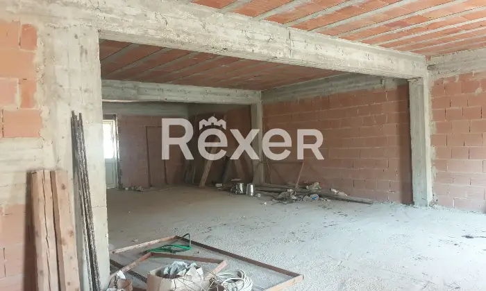 Rexer-Raffadali-VENDESI-UN-INTERO-STABILE-A-RAFFADALI-CON-DOPPIA-ENTRATA-Altro